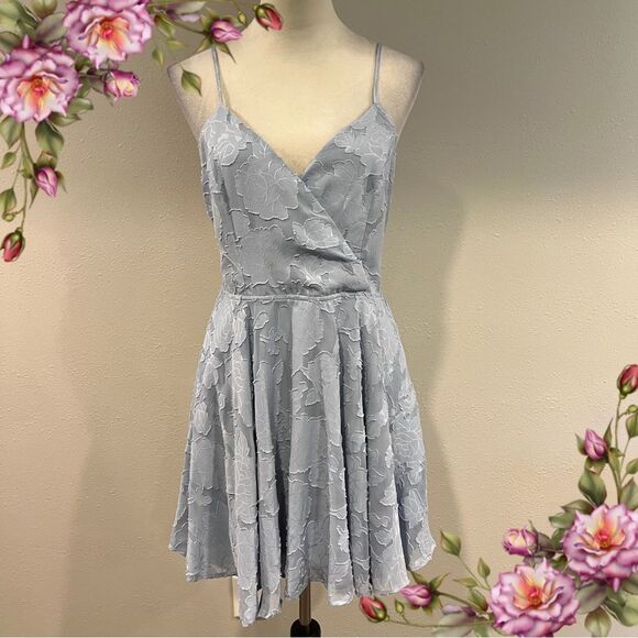 Trixxi Elegant v-neck Spaghetti Strap mini Dress in pale blue size extra large - Picture 1 of 14